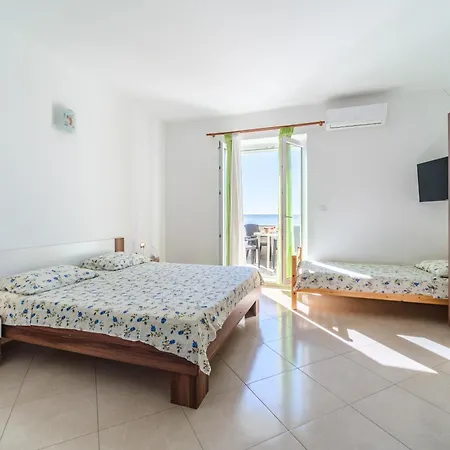 10 Meters From The Apartamento Podstrana